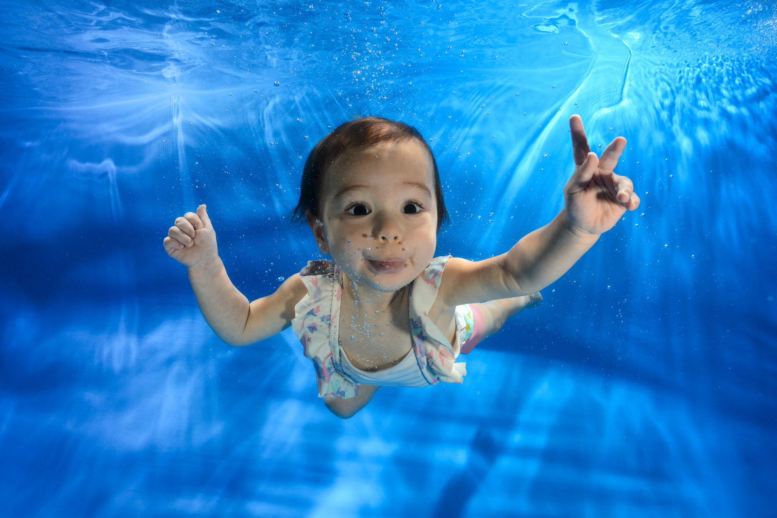 kalena ponsler at a water babies underwater photoshoot